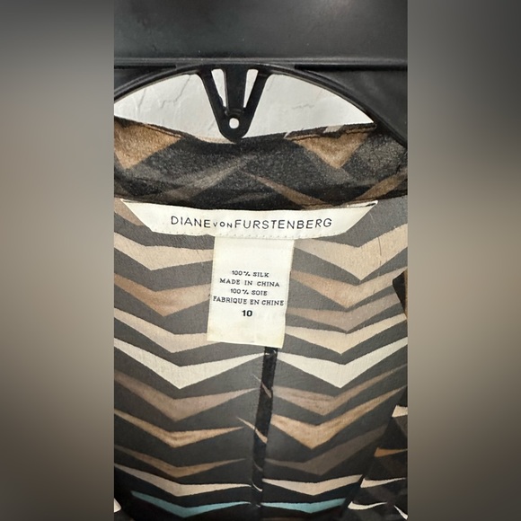 DVF 100% silk flowy style dress with slip size 10 - Picture 6 of 7